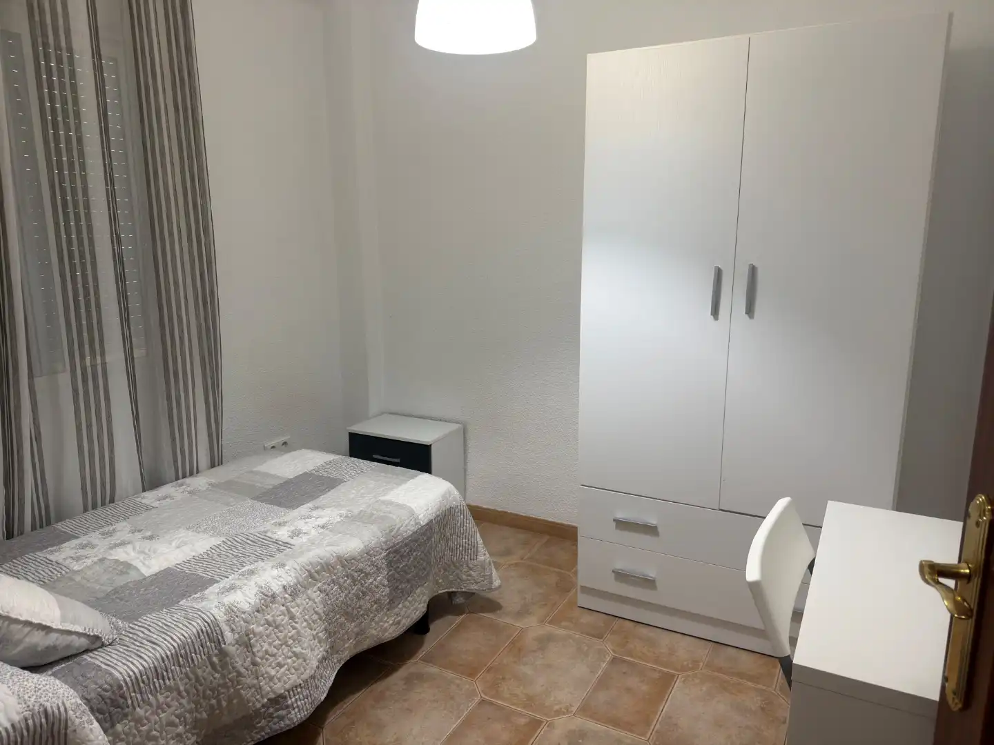 Bedroom of Flat for rent in Ronda  with Air Conditioner, Heating and Furnished