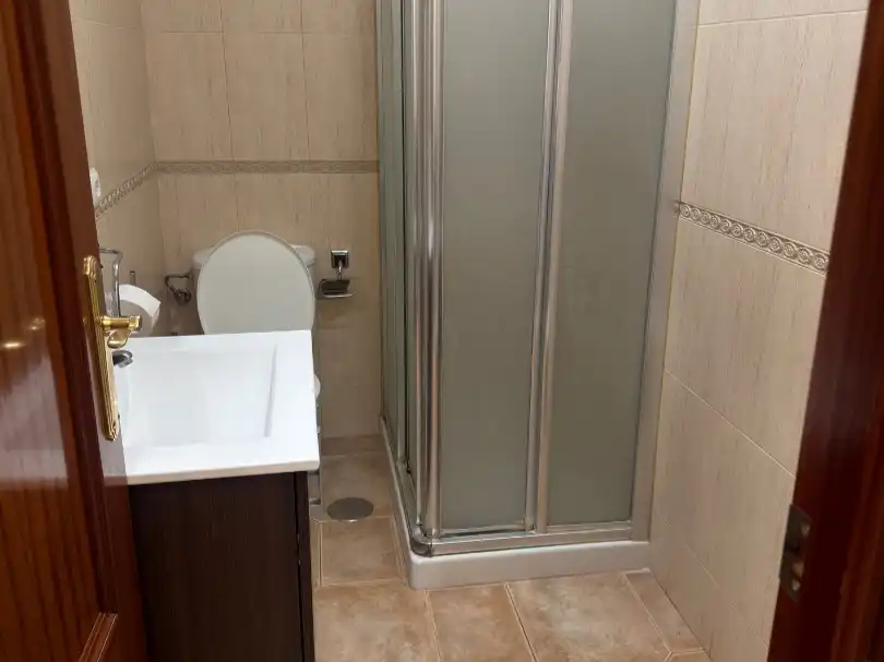 Bathroom of Flat for rent in Ronda  with Air Conditioner, Heating and Furnished