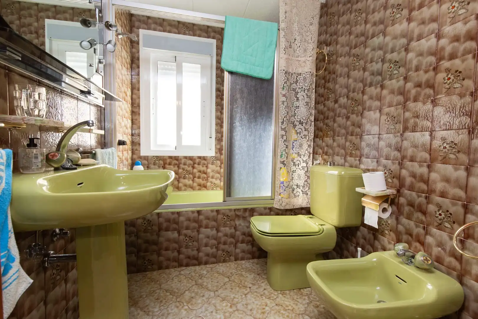 Detached homes for sale in Calle Barrio Alto, 1, Codos Bathroom of Detached homes for sale in Codos with Heating, Terrace and Storage room