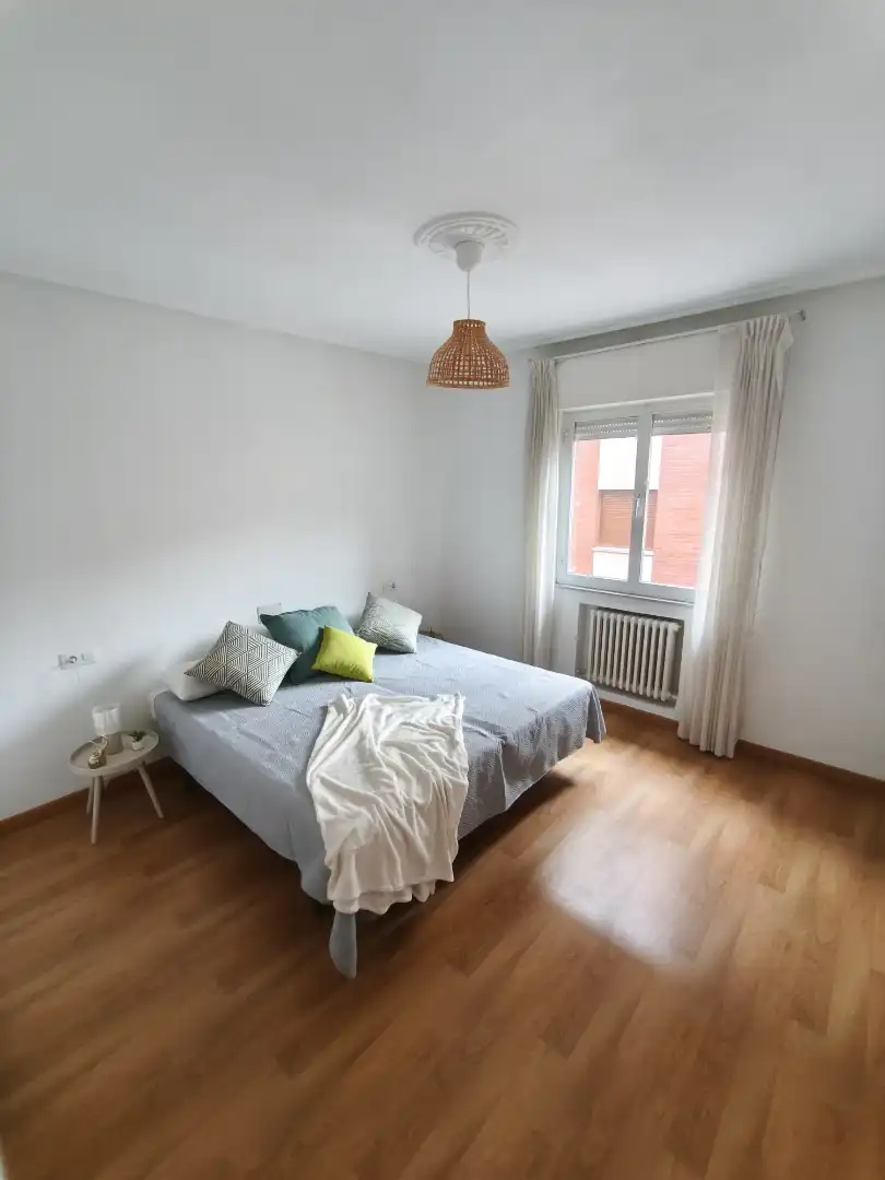 Schlafzimmer von Wohnung zur Miete in Langreo mit Heizung, Parkett und Möbliert