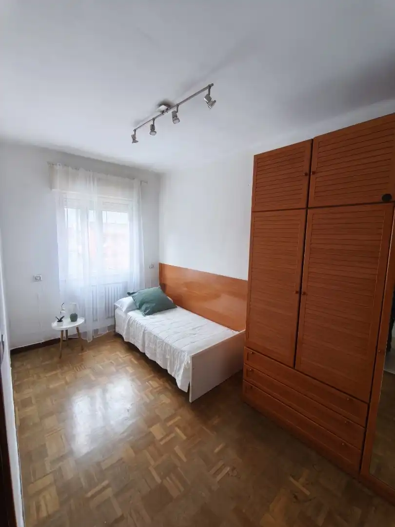 Schlafzimmer von Wohnung zur Miete in Langreo mit Heizung, Parkett und Möbliert