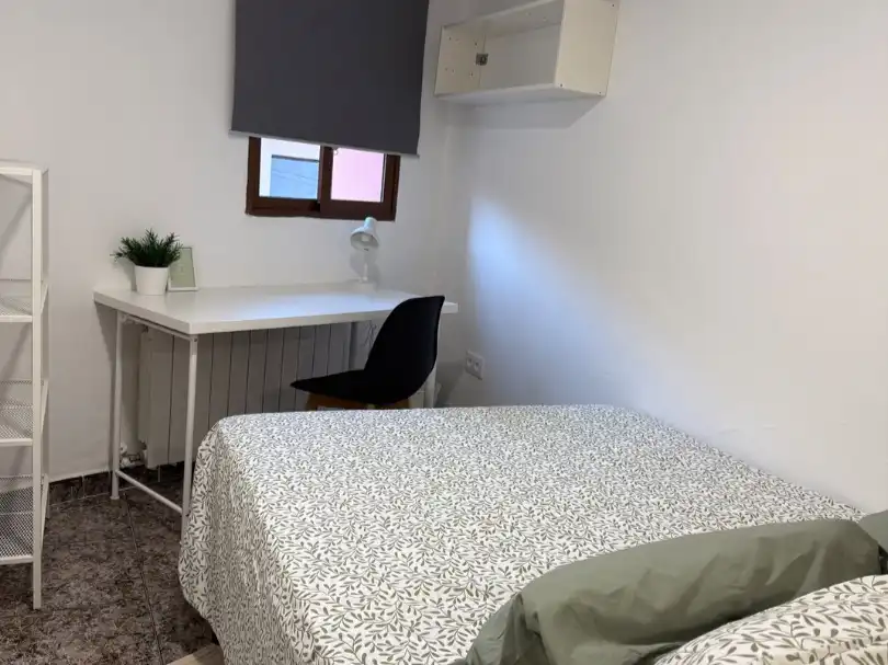Room in Carrer Casa Blanca, 16, Centre - Zona Alta Bedroom of Flat for share in Alcoy / Alcoi with Heating and Furnished
