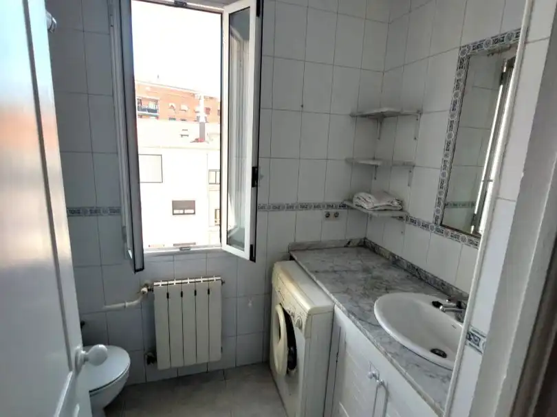 Apartments for sale in Calle de Antonio Palomino, 4, Chamberí Bathroom of Apartments for sale in Madrid Capital with Air Conditioner