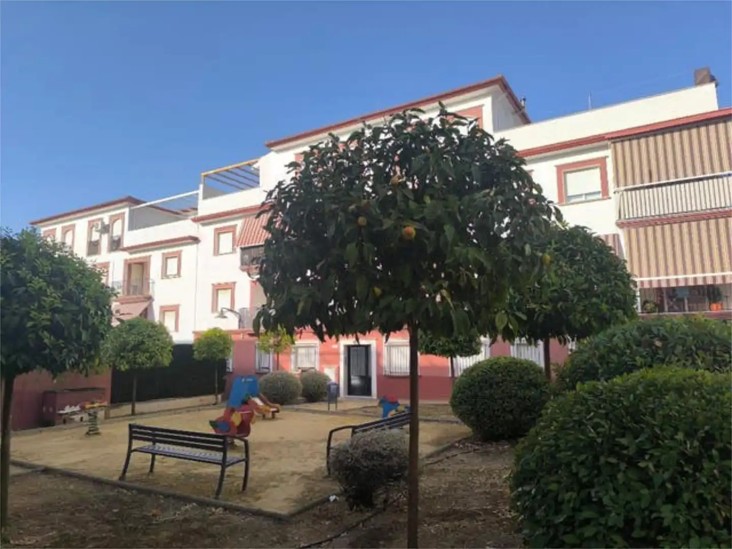 Dachboden zur Miete in Priego de Córdoba Außenansicht von Dachboden zur Miete in Priego de Córdoba mit Privatgarten, Terrasse und Schwimmbad