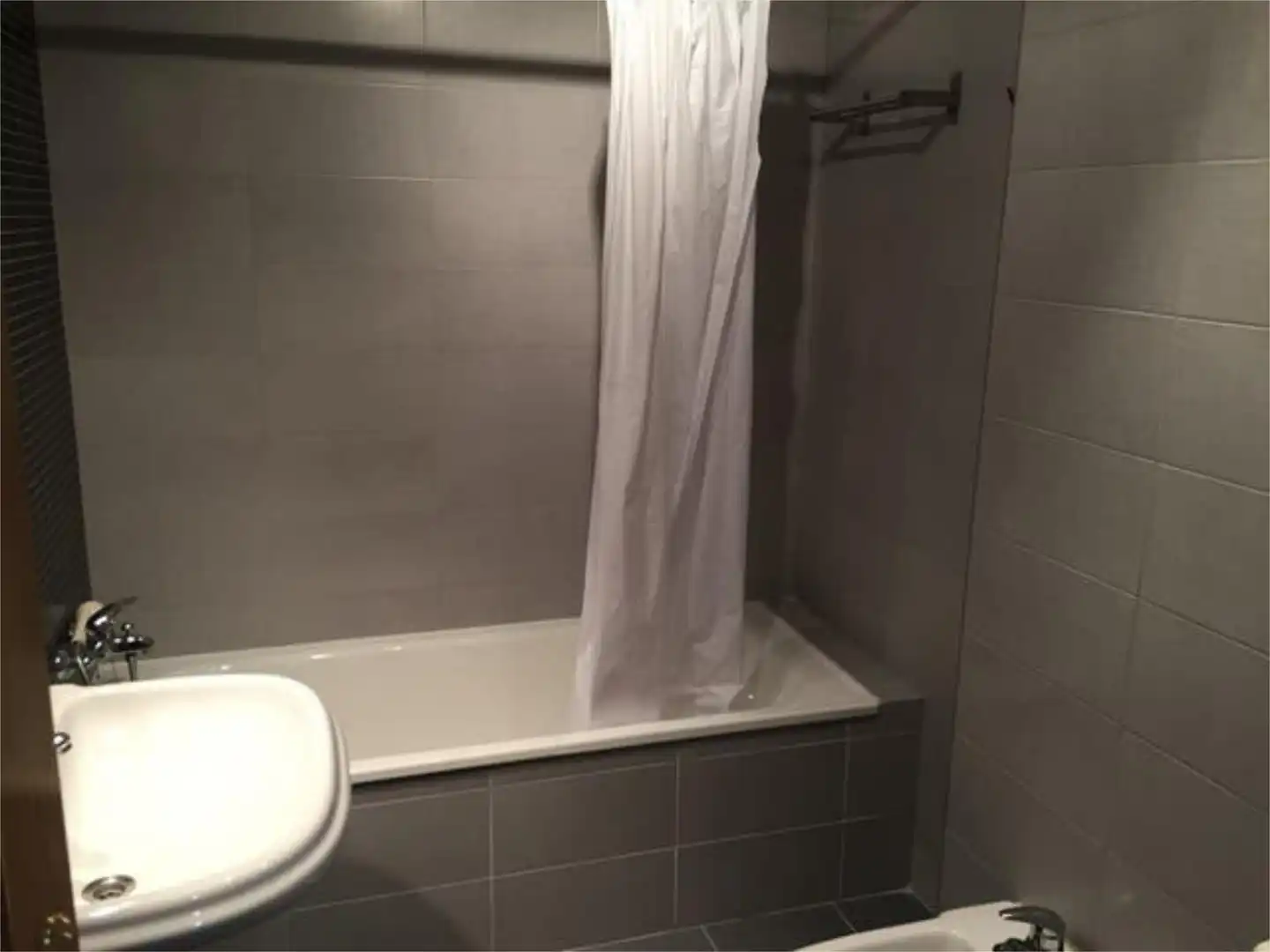 Bathroom of Apartments for rent in Ávila  with Heating, Private garden and Terrace