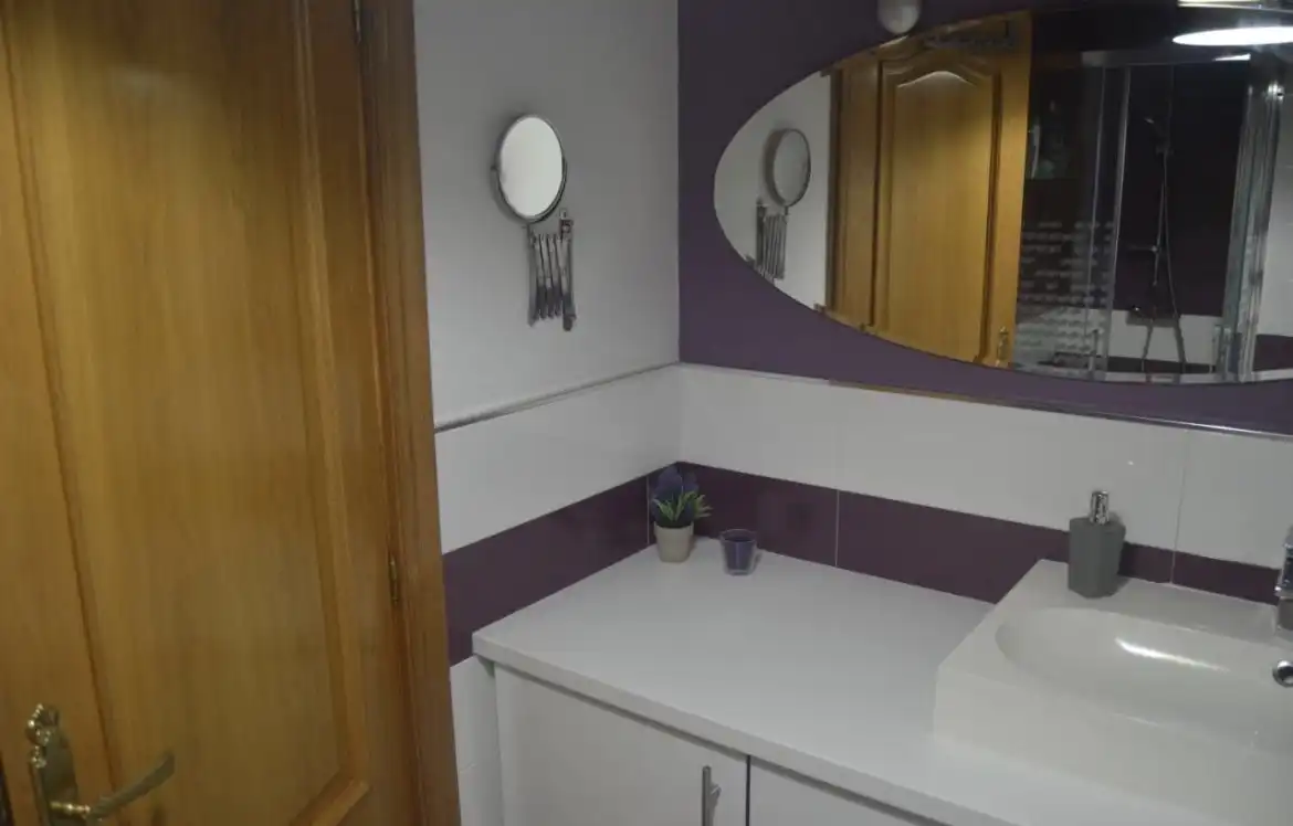 Flat for rent in Barro Ranverde, 29, Monforte de Lemos Bathroom of Flat for rent in Monforte de Lemos with Heating, Private garden and Parquet flooring