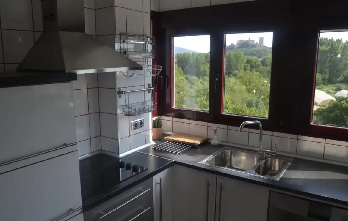 Flat for rent in Barro Ranverde, 29, Monforte de Lemos Kitchen of Flat for rent in Monforte de Lemos with Heating, Private garden and Parquet flooring