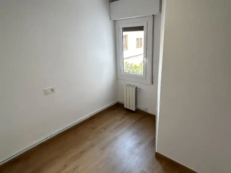 Flat for sale in Carrer Munt, 30, Centre Bedroom of Flat for sale in Sant Andreu de Llavaneres with Balcony