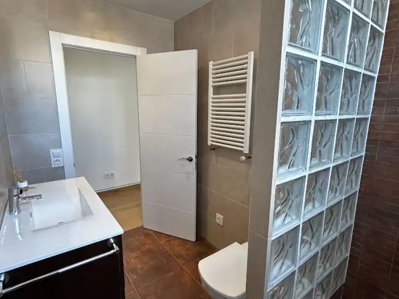 Flat for sale in Carrer Munt, 30, Centre Bathroom of Flat for sale in Sant Andreu de Llavaneres with Balcony