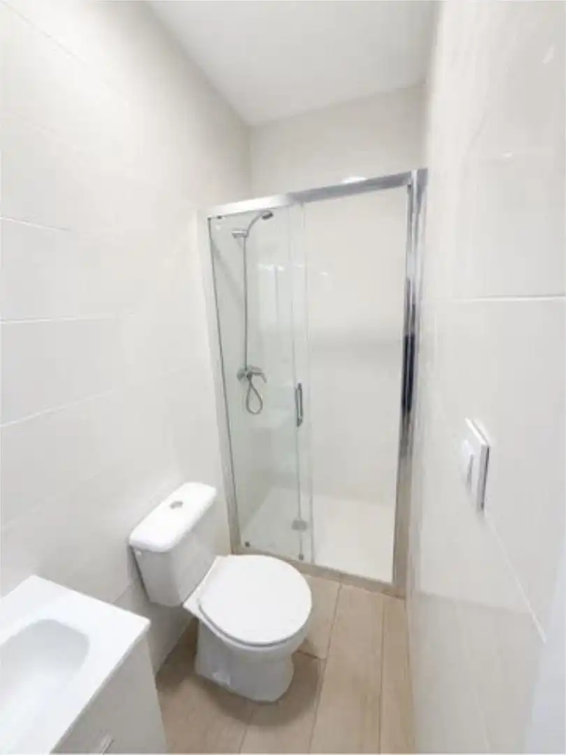 Bathroom of Apartments for rent in Espartinas  with Heating, Private garden and Furnished