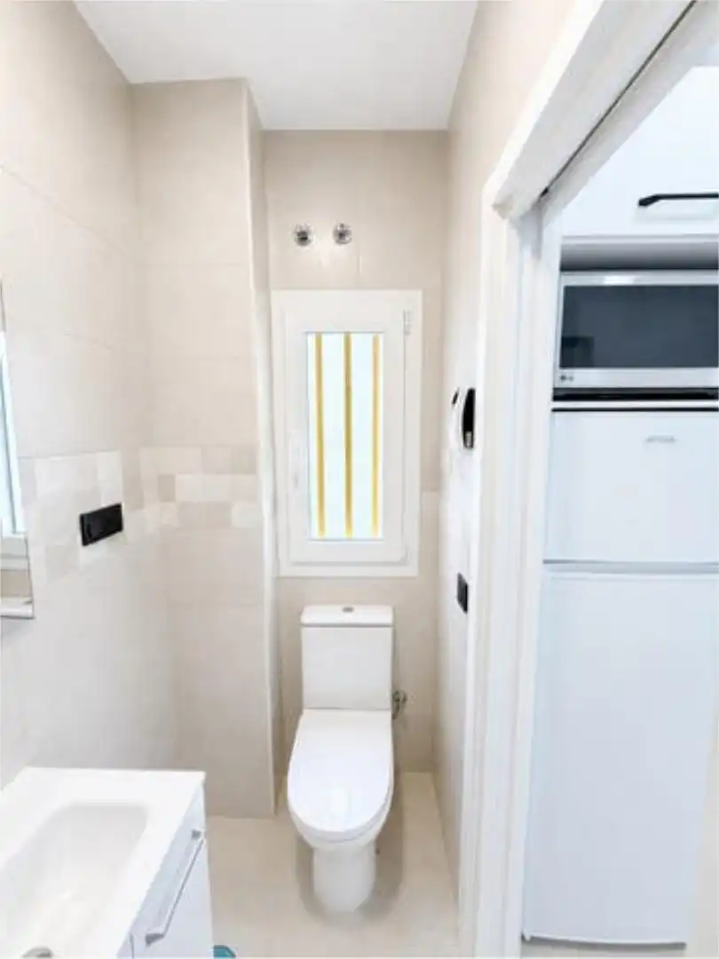 Bathroom of Apartments for rent in Espartinas  with Heating, Private garden and Furnished