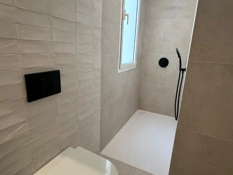 Wohnung zum Verkauf in Carrer del Mestre Racional, 6, Valencia Capital Badezimmer von Wohnung zum Verkauf in Valencia Capital mit Klimaanlage und Balkon