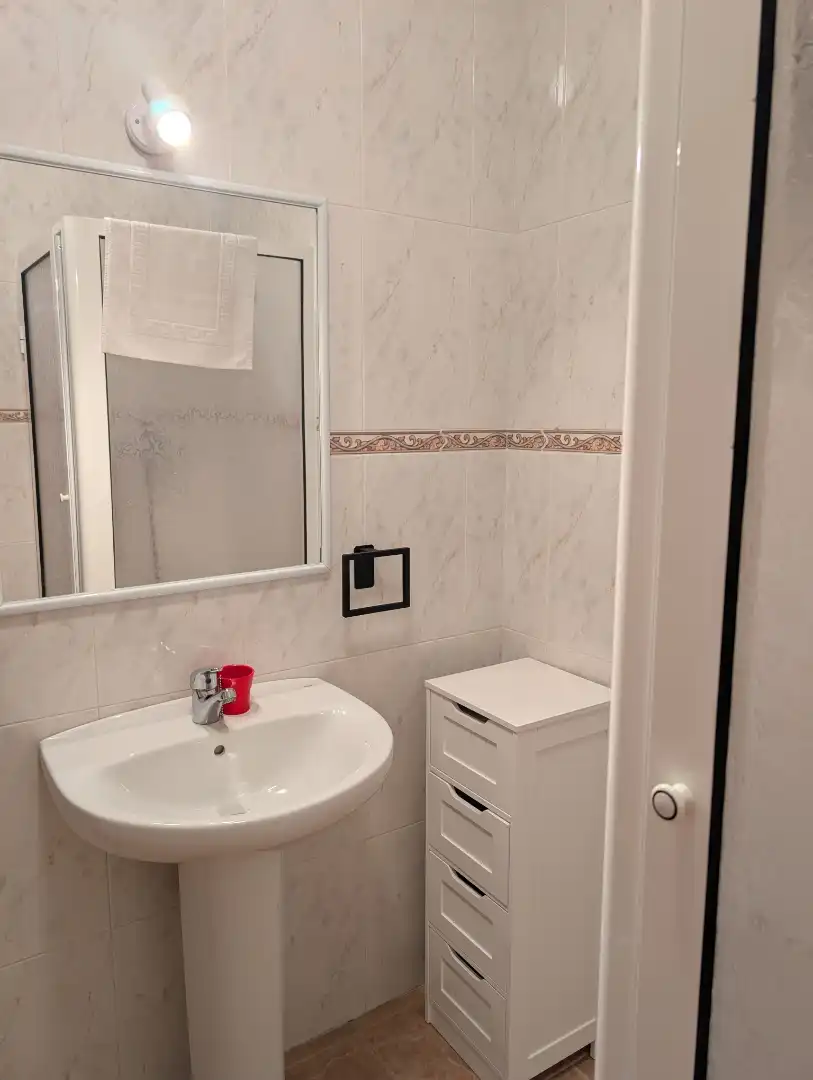 Flat for rent in Calle Maestra Ángeles Lorente, 2, Cazorla Bathroom of Flat for rent in Cazorla with Heating, Furnished and Washing machine