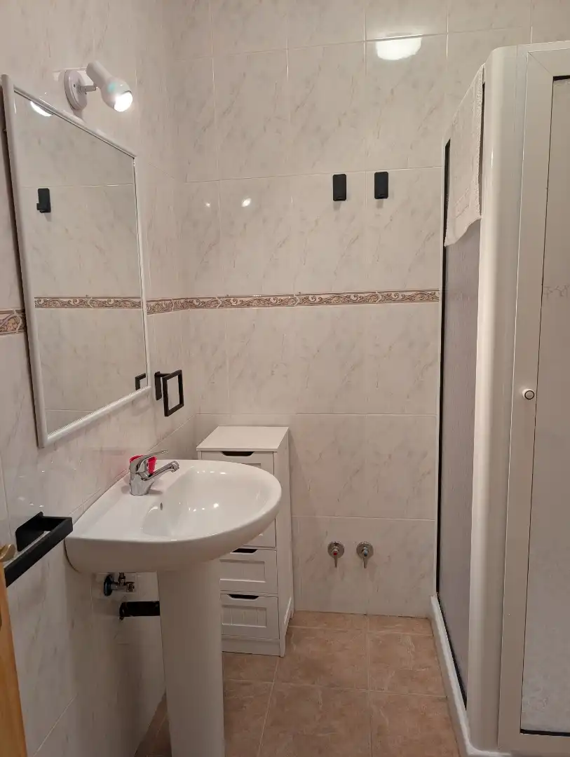 Flat for rent in Calle Maestra Ángeles Lorente, 2, Cazorla Bathroom of Flat for rent in Cazorla with Heating, Furnished and Washing machine
