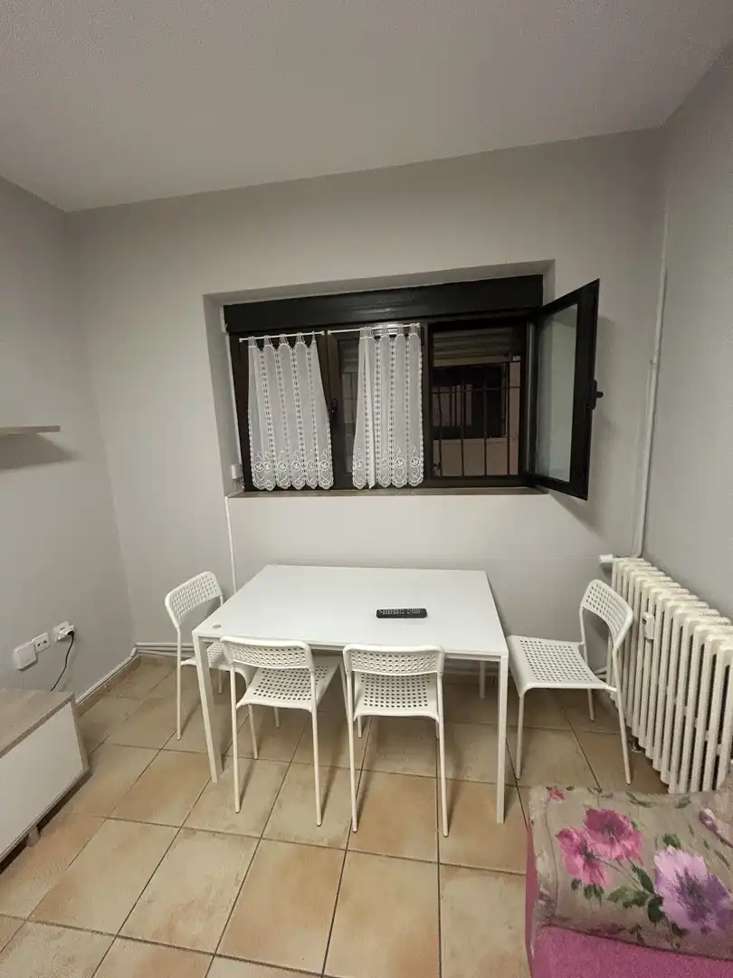 Pis de lloguer a Avenida San Mamés, 7, San Mamés - La Palomera Menjador de Pis de lloguer en León Capital amb Calefacció, Moblat i Aparcament comunitari