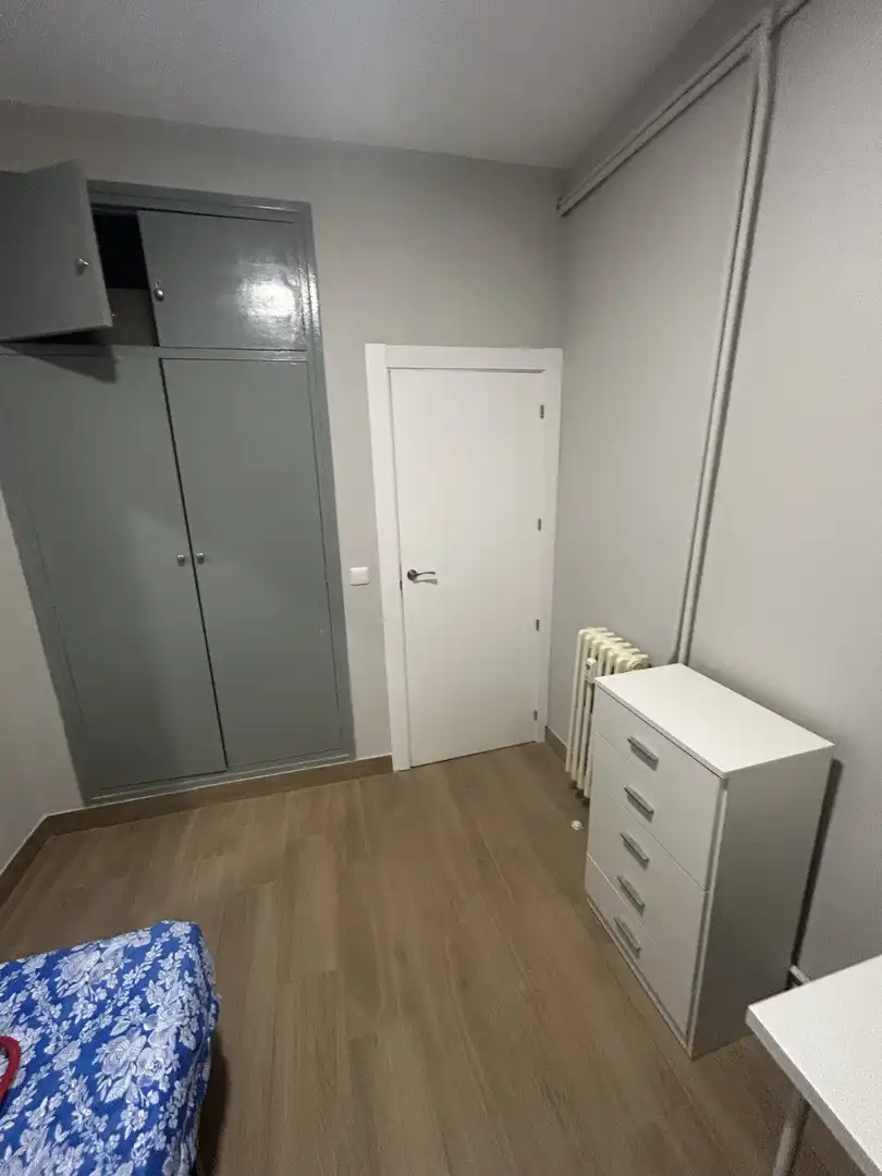 Pis de lloguer a Avenida San Mamés, 7, San Mamés - La Palomera Dormitori de Pis de lloguer en León Capital amb Calefacció, Moblat i Aparcament comunitari