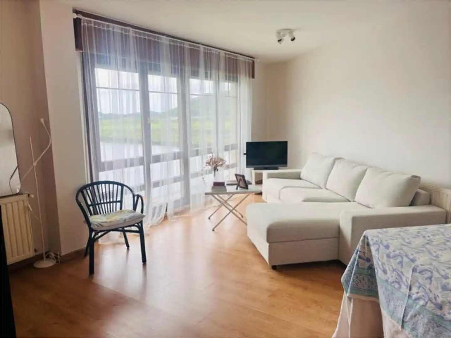 Piso de alquiler en Limpias Sala de estar de Piso de alquiler en Limpias con Jardín privado y Piscina