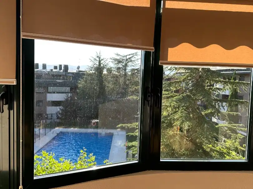 Wohnung zur Miete in Calle Rio Narcea, 10, Villalba Pueblo Schwimmbecken von Wohnung zur Miete in Collado Villalba mit Klimaanlage, Heizung und Privatgarten