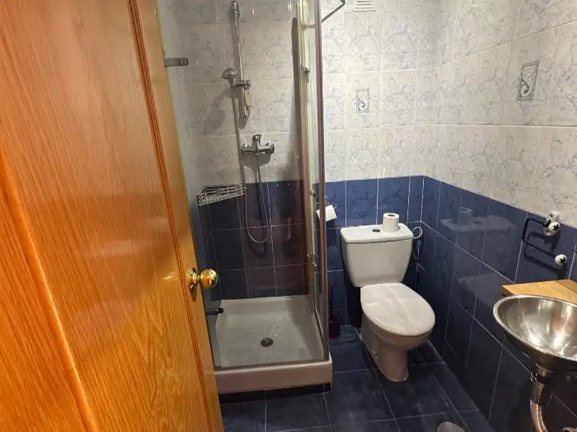 Wohnung zur Miete in Calle Rio Narcea, 10, Villalba Pueblo Badezimmer von Wohnung zur Miete in Collado Villalba mit Klimaanlage, Heizung und Privatgarten