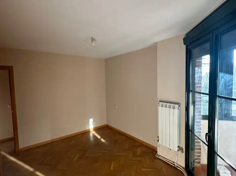 Wohnung zur Miete in Calle Rio Narcea, 10, Villalba Pueblo Schlafzimmer von Wohnung zur Miete in Collado Villalba mit Klimaanlage, Heizung und Privatgarten