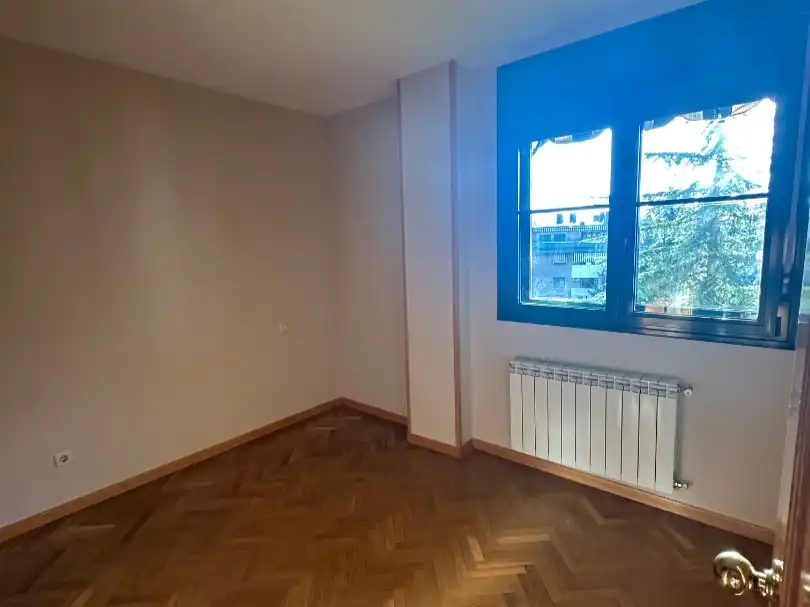 Wohnung zur Miete in Calle Rio Narcea, 10, Villalba Pueblo Schlafzimmer von Wohnung zur Miete in Collado Villalba mit Klimaanlage, Heizung und Privatgarten