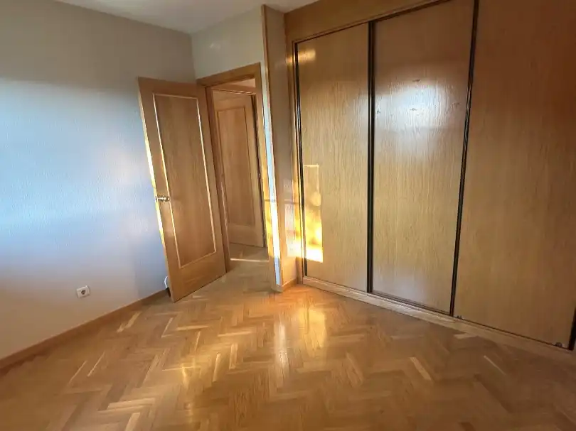 Wohnung zur Miete in Calle Rio Narcea, 10, Villalba Pueblo Schlafzimmer von Wohnung zur Miete in Collado Villalba mit Klimaanlage, Heizung und Privatgarten
