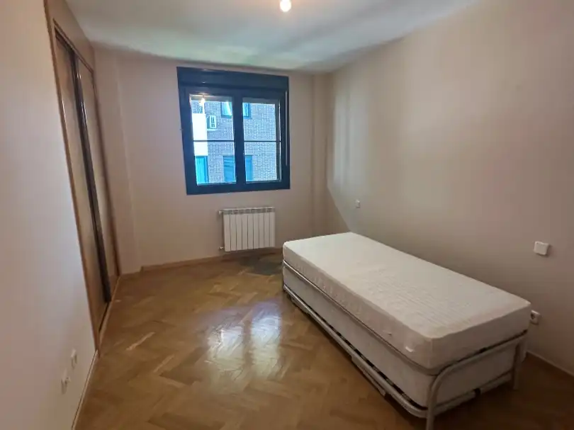 Wohnung zur Miete in Calle Rio Narcea, 10, Villalba Pueblo Schlafzimmer von Wohnung zur Miete in Collado Villalba mit Klimaanlage, Heizung und Privatgarten