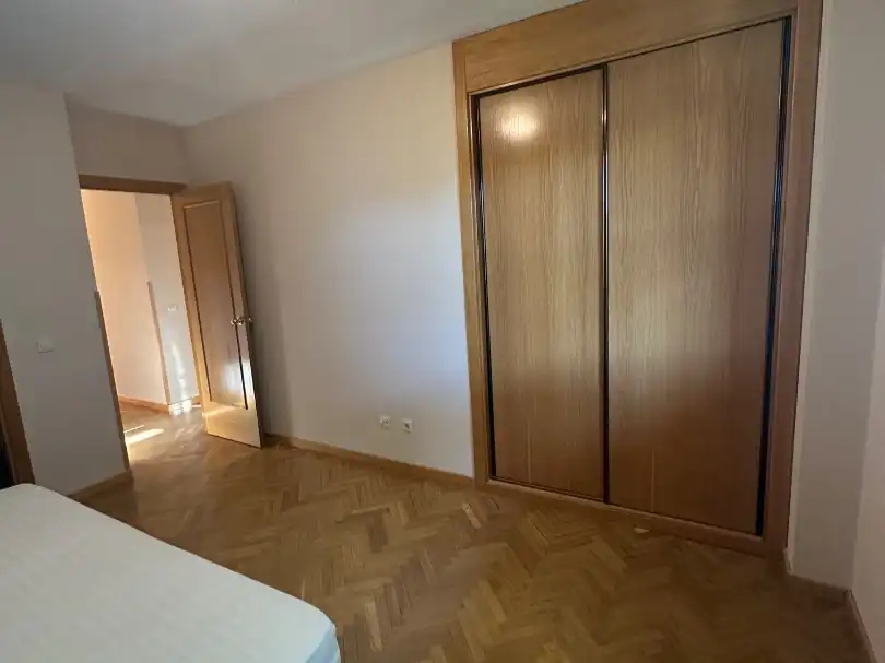 Wohnung zur Miete in Calle Rio Narcea, 10, Villalba Pueblo Schlafzimmer von Wohnung zur Miete in Collado Villalba mit Klimaanlage, Heizung und Privatgarten