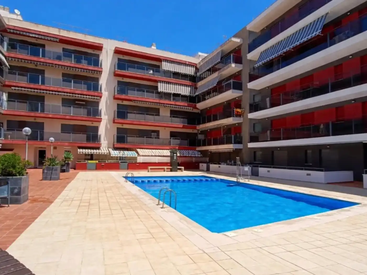 Flat for rent in Carrer del Vi de Carlon, 2, Zona Papa Luna - Platja del Gurugú Swimming pool of Flat for rent in Benicarló with Air Conditioner, Heating and Storage room