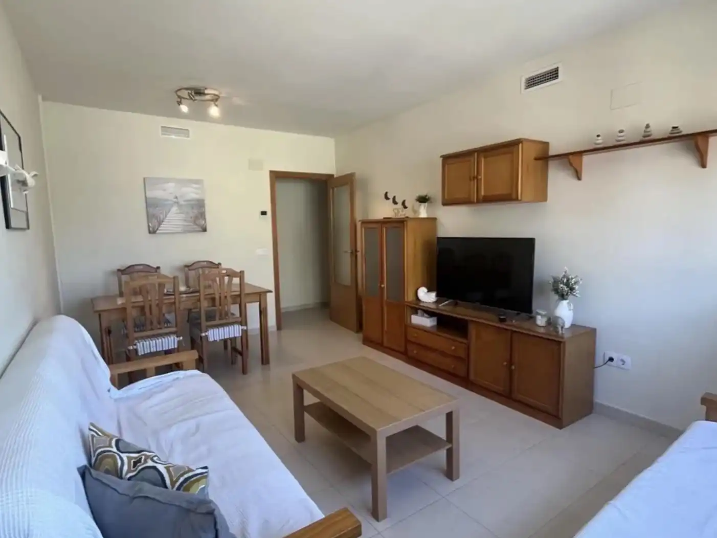 Flat for rent in Carrer del Vi de Carlon, 2, Zona Papa Luna - Platja del Gurugú Living room of Flat for rent in Benicarló with Air Conditioner, Heating and Storage room