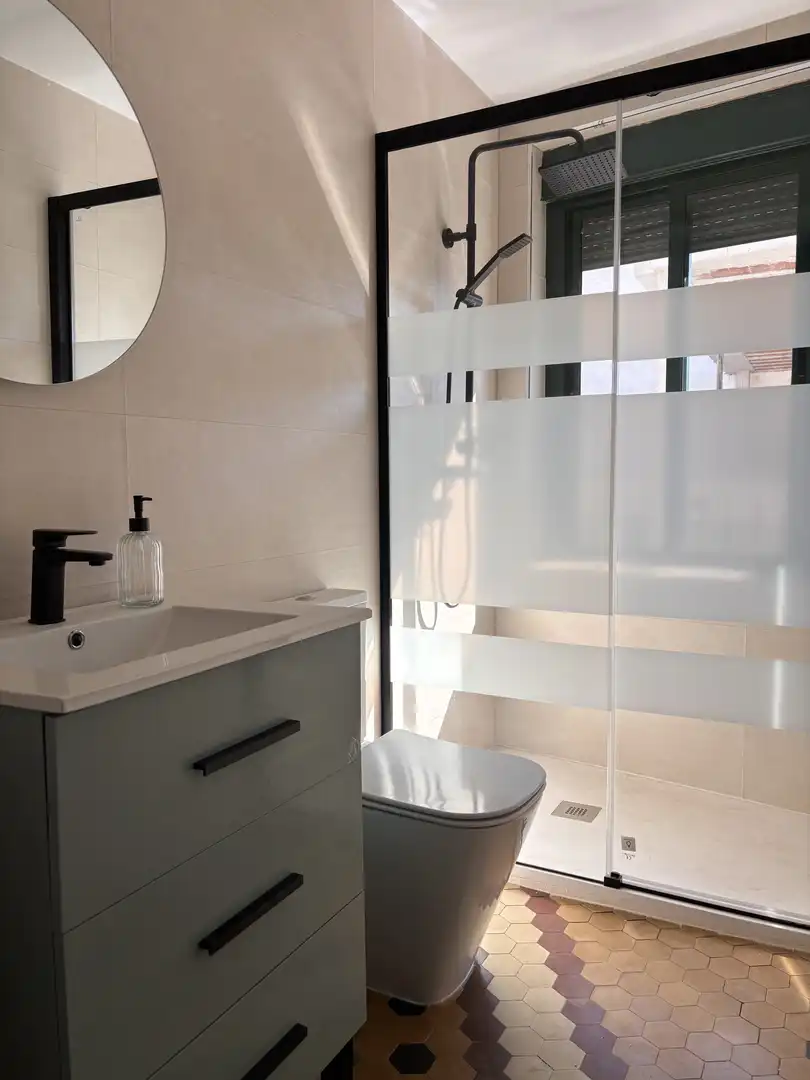 Baño de Piso de alquiler en Cáceres con Aire acondicionado y Amueblado