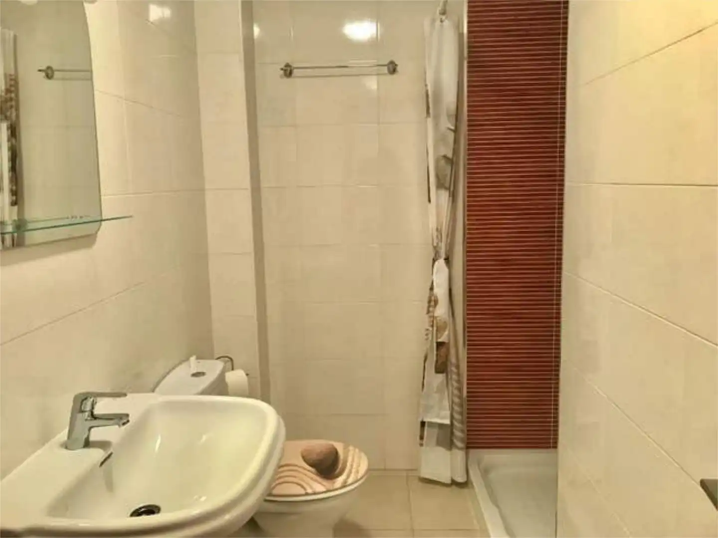 Baño de Casa adosada de alquiler en Palencia con Calefacción, Terraza y Amueblado