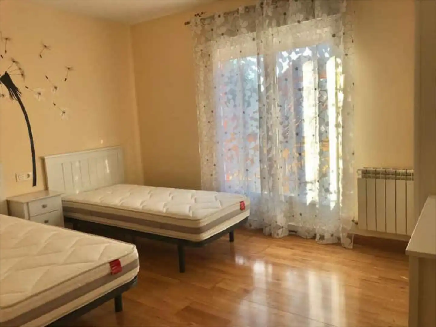 Habitación de Casa adosada de alquiler en Palencia con Calefacción, Terraza y Amueblado