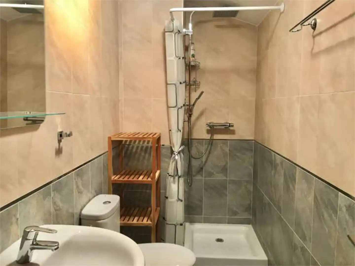 Baño de Casa adosada de alquiler en Palencia con Calefacción, Terraza y Amueblado