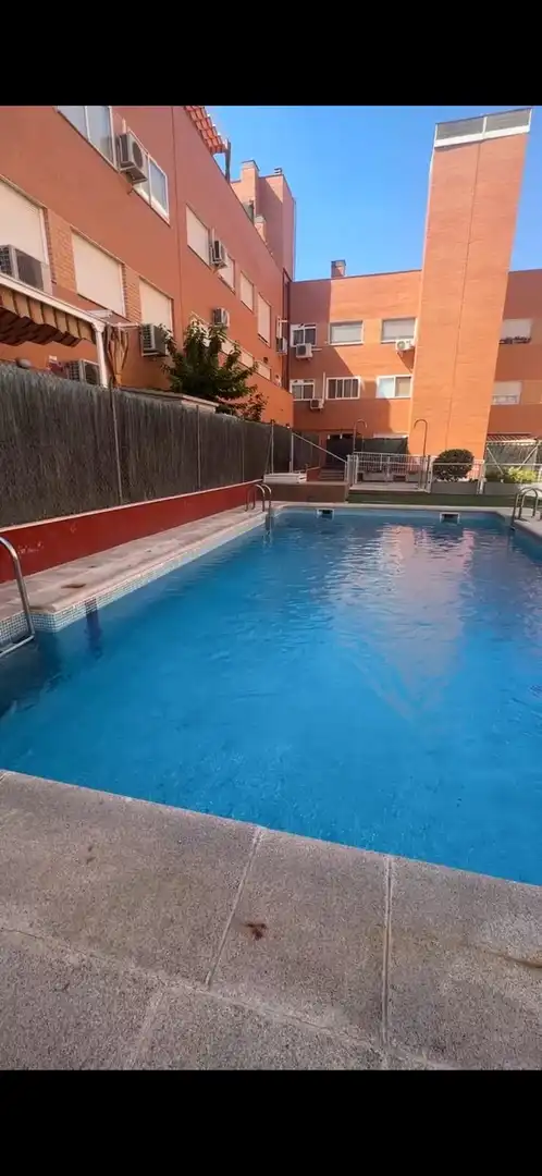 Habitación en Calle Estrella Altair, 21, Parla Este Piscina de Piso para compartir en Parla con Calefacción, Parquet y Piscina