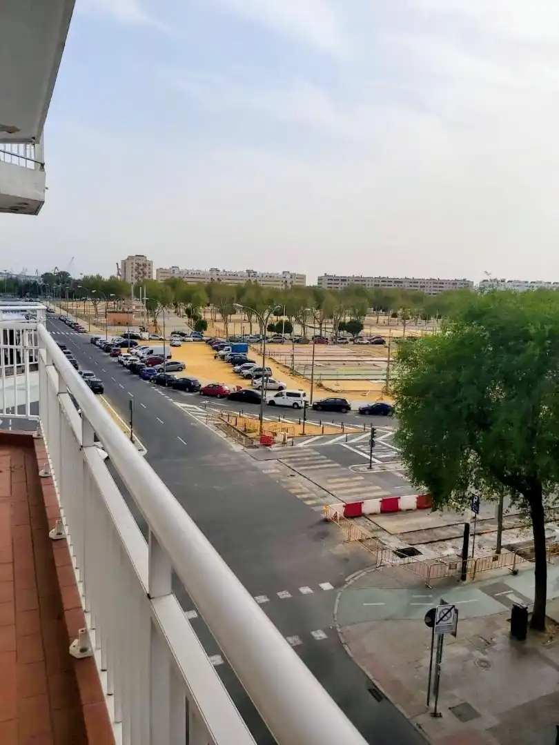 Aparcament de Apartament de lloguer en Sevilla amb Aire condicionat, Calefacció i Terrassa