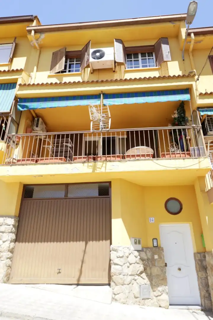 Detached homes for sale in Calle Juan de Ávalos, 14, Los Pinos - El Pilar Balcony of Detached homes for sale in Plasencia with Air Conditioner, Heating and Balcony