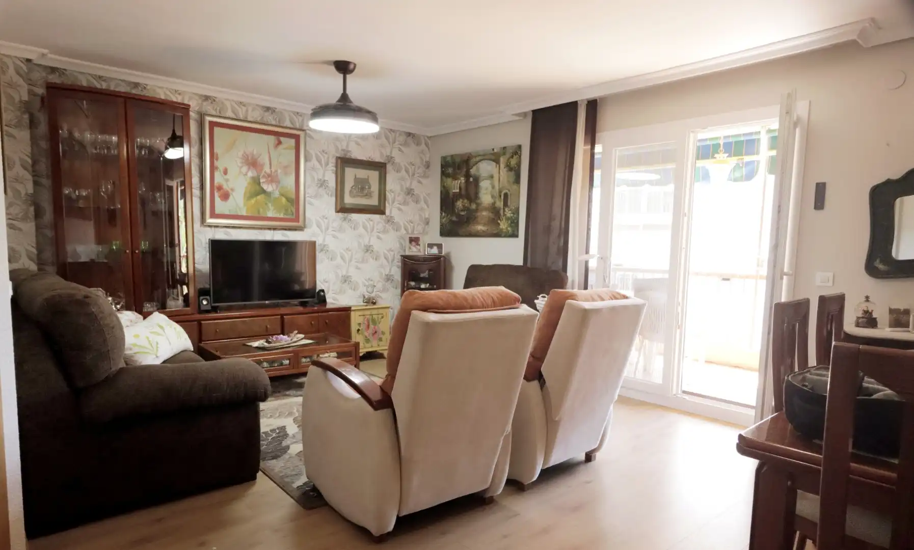 Detached homes for sale in Calle Juan de Ávalos, 14, Los Pinos - El Pilar Living room of Detached homes for sale in Plasencia with Air Conditioner, Heating and Balcony