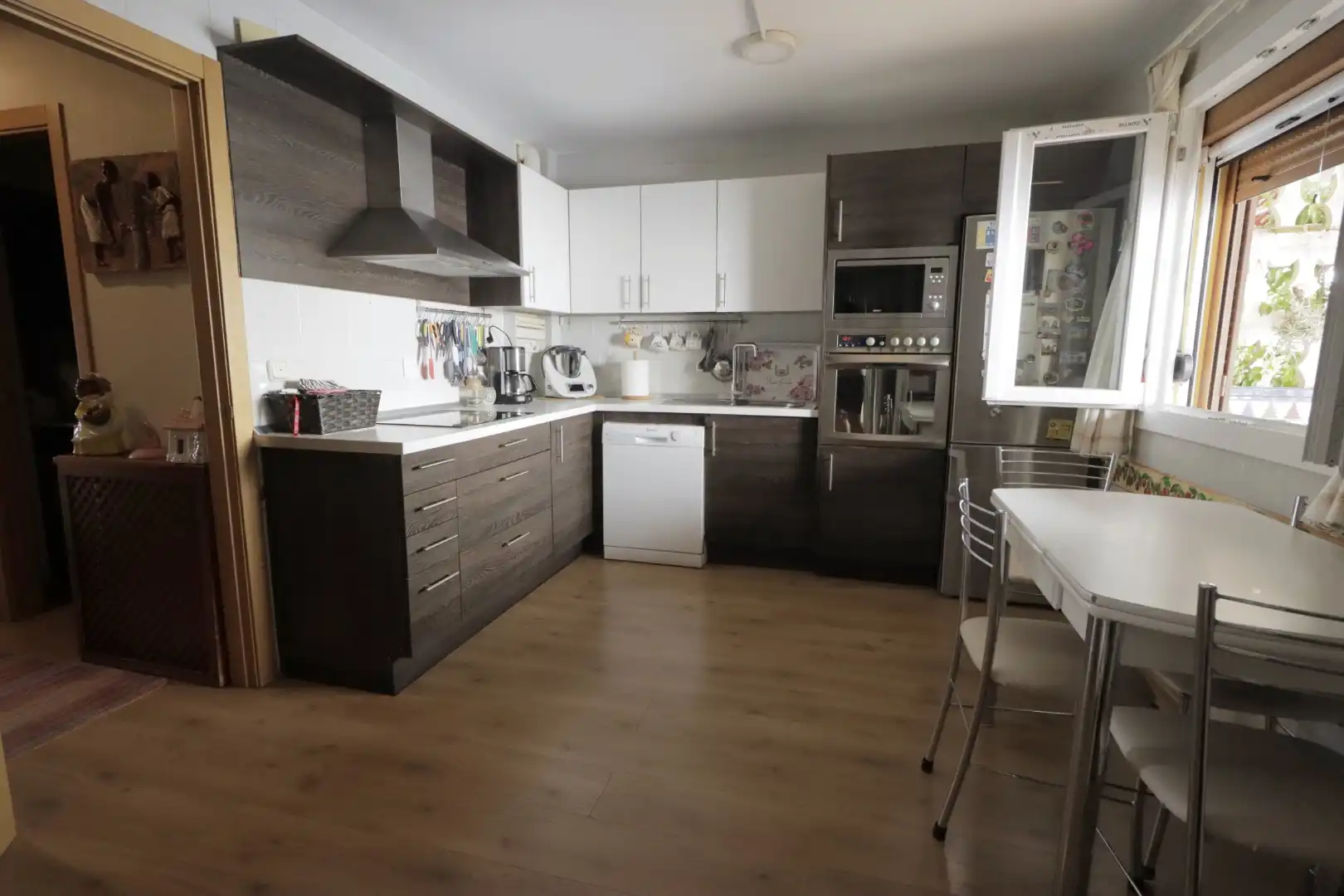 Detached homes for sale in Calle Juan de Ávalos, 14, Los Pinos - El Pilar Kitchen of Detached homes for sale in Plasencia with Air Conditioner, Heating and Balcony