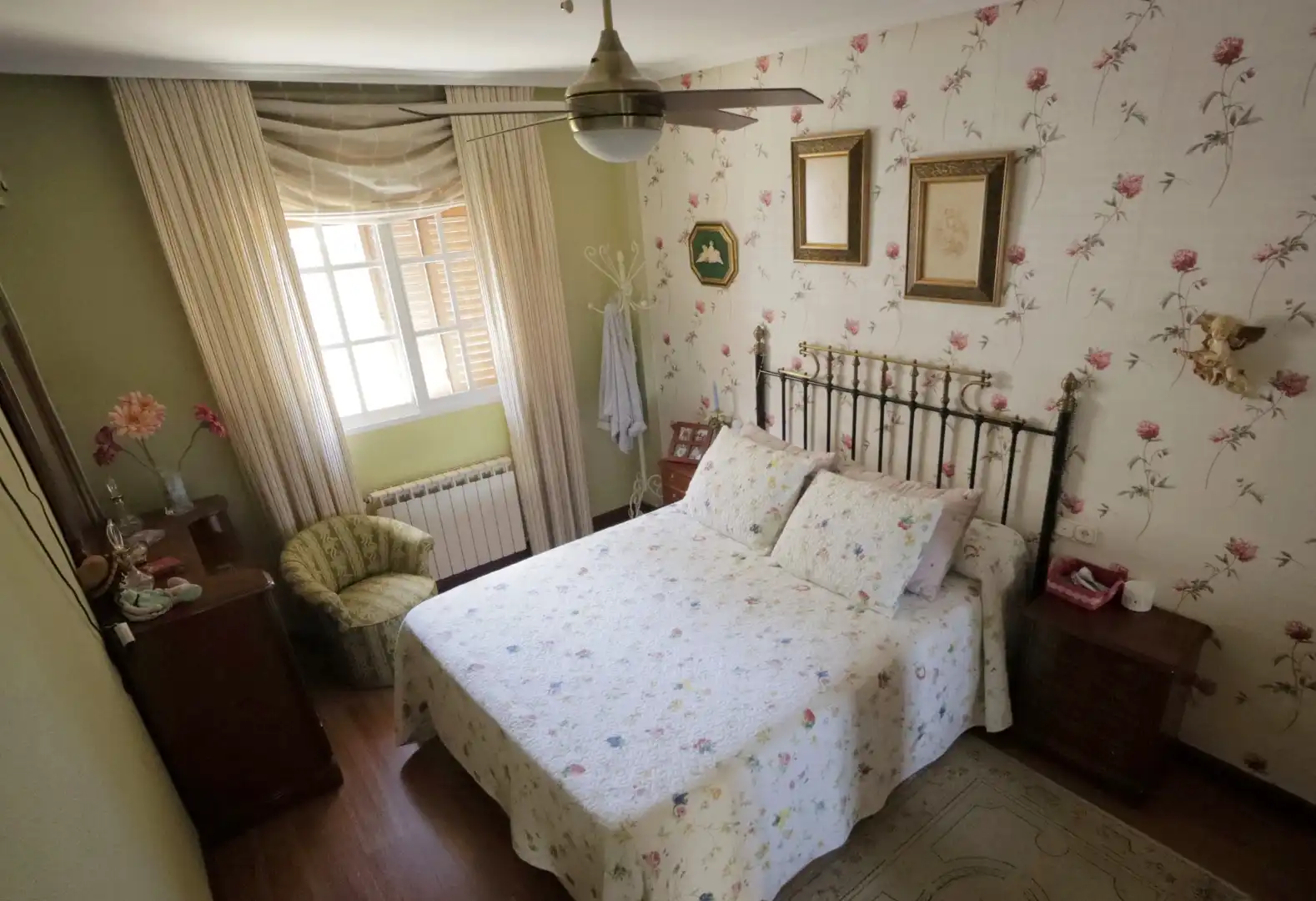 Detached homes for sale in Calle Juan de Ávalos, 14, Los Pinos - El Pilar Bedroom of Detached homes for sale in Plasencia with Air Conditioner, Heating and Balcony
