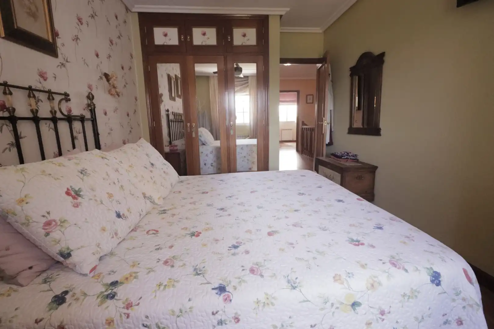 Detached homes for sale in Calle Juan de Ávalos, 14, Los Pinos - El Pilar Bedroom of Detached homes for sale in Plasencia with Air Conditioner, Heating and Balcony