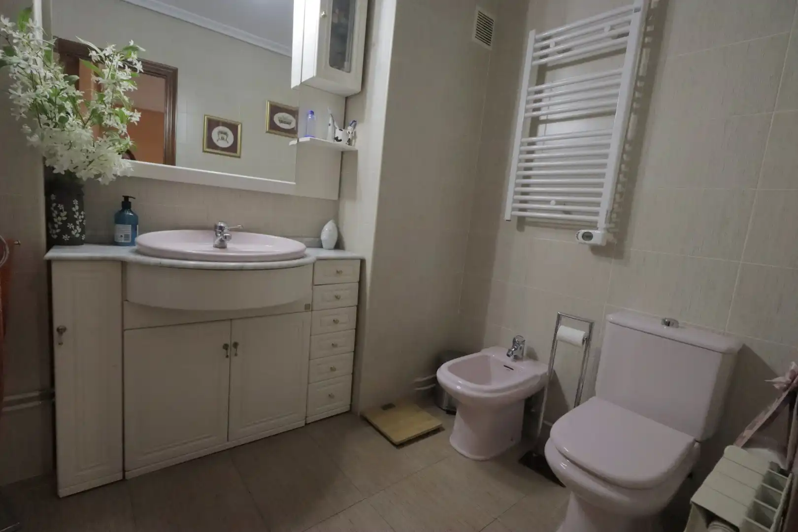 Detached homes for sale in Calle Juan de Ávalos, 14, Los Pinos - El Pilar Bathroom of Detached homes for sale in Plasencia with Air Conditioner, Heating and Balcony