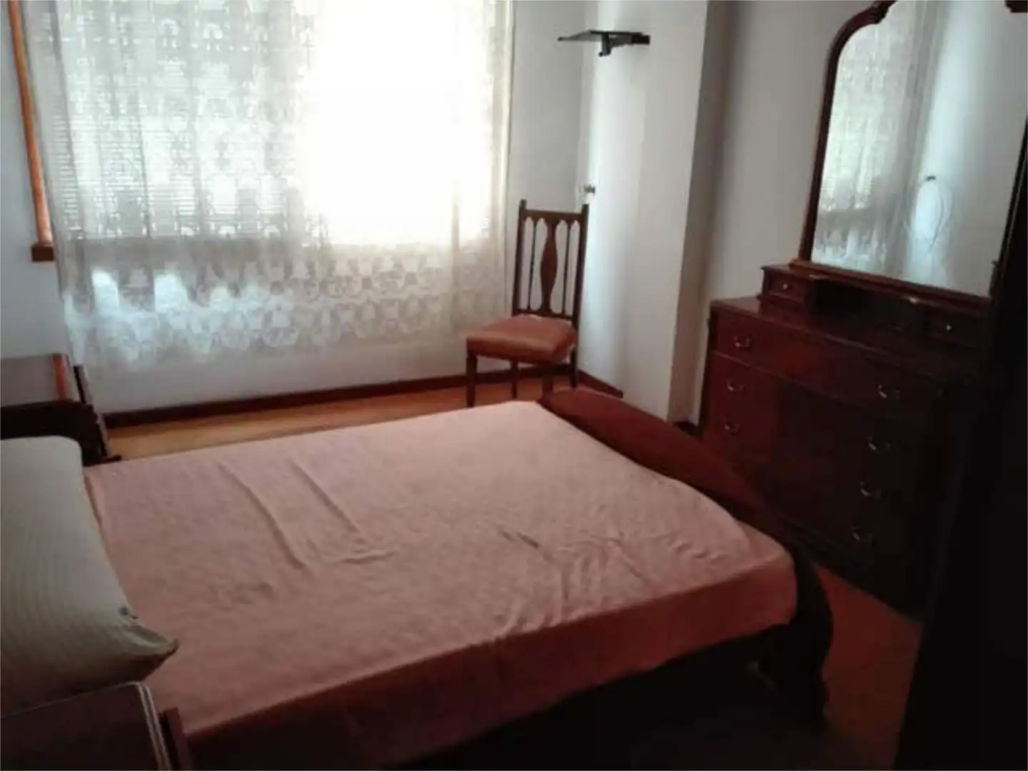 Piso de alquiler en Os Mallos Habitación de Piso de alquiler en A Coruña Capital con Amueblado