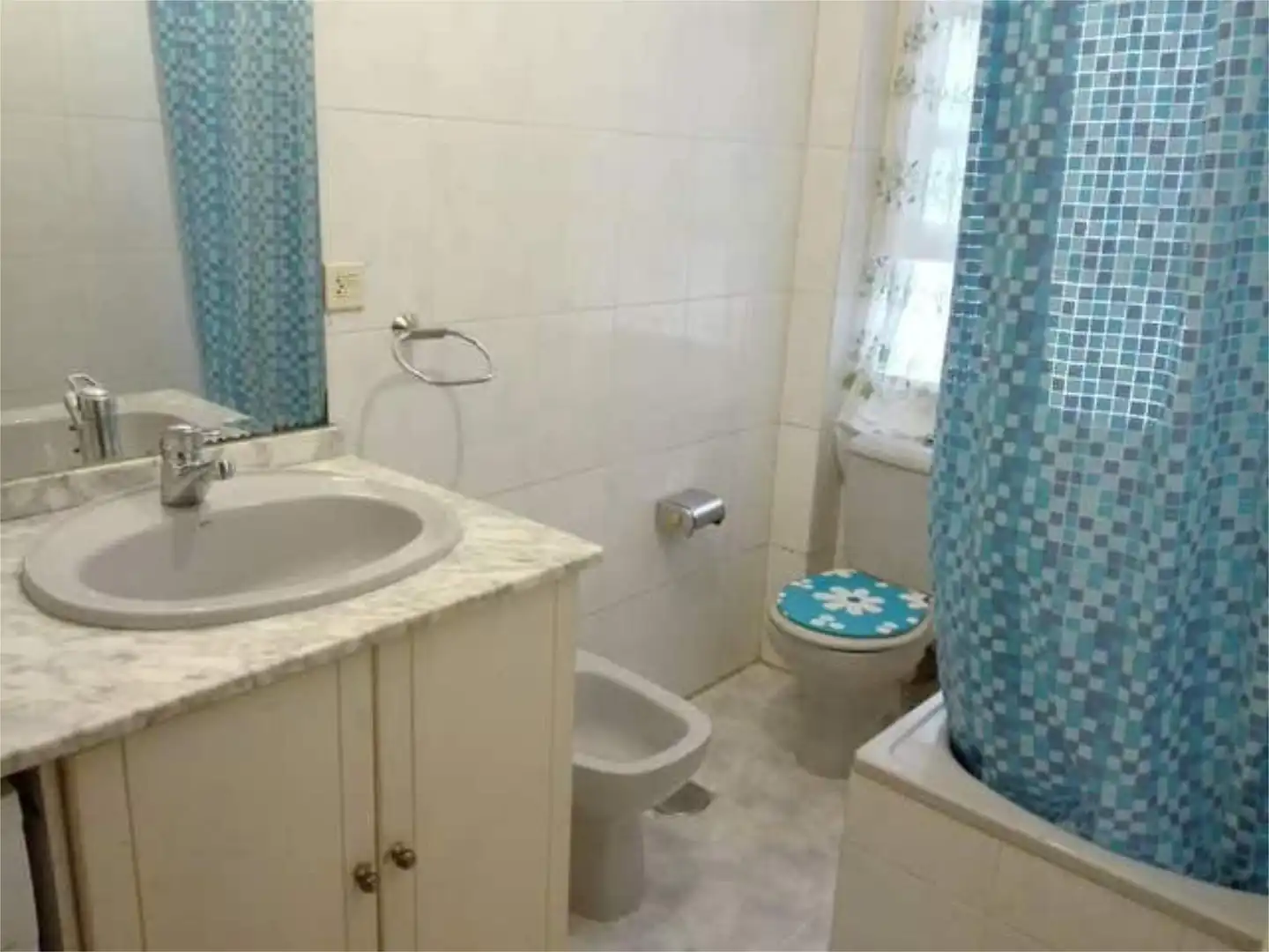 Piso de alquiler en Os Mallos Baño de Piso de alquiler en A Coruña Capital con Amueblado