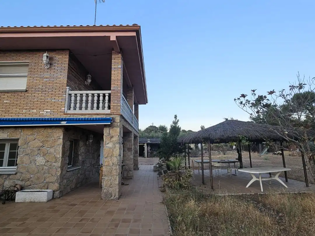 Casa o xalet en venda a M-510, 16, Valdemorillo Vista exterior de Casa o xalet en venda en Valdemorillo amb Aire condicionat, Terrassa i Balcó