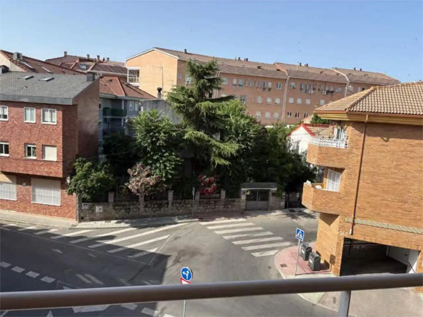 Piso de alquiler en Casa Amarilla Vista exterior de Piso de alquiler en Galapagar con Jardín privado, Terraza y Trastero