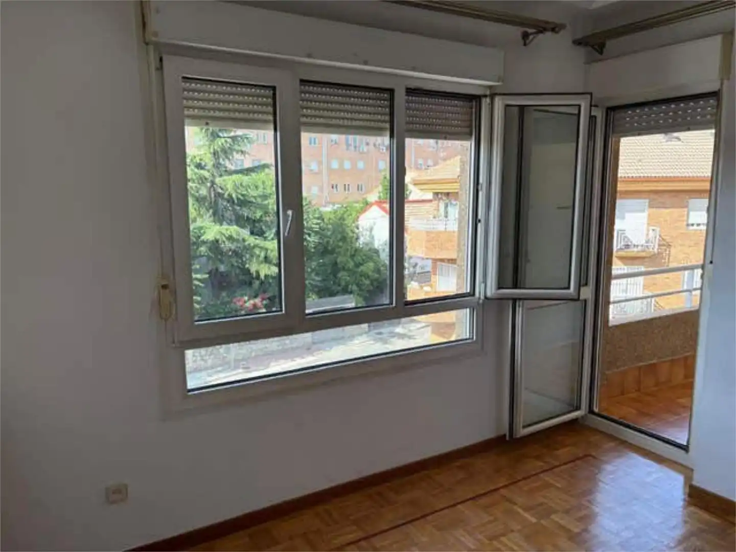 Piso de alquiler en Casa Amarilla Habitación de Piso de alquiler en Galapagar con Jardín privado, Terraza y Trastero
