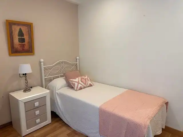 Flat for rent in Calle Doctor Aquilino Hurlé, 36, La Arena Bedroom of Flat for rent in Gijón