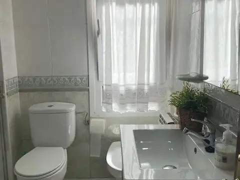 Flat for rent in Calle Doctor Aquilino Hurlé, 36, La Arena Bathroom of Flat for rent in Gijón