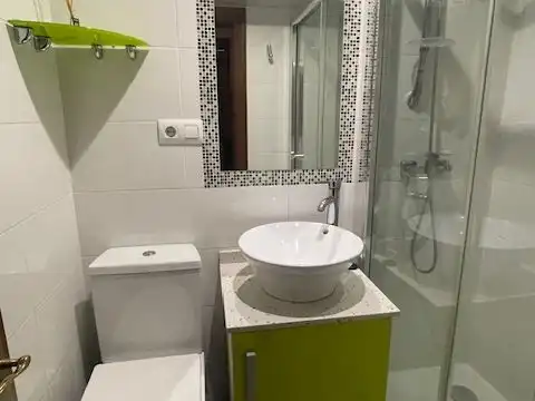 Flat for rent in Calle Doctor Aquilino Hurlé, 36, La Arena Bathroom of Flat for rent in Gijón